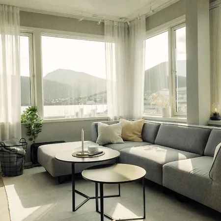 Sentrumsnaer Leilighet Med Havutsikt Tromso Exterior photo