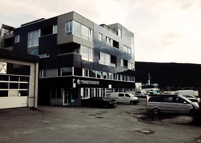 Sentrumsnaer Leilighet Med Havutsikt